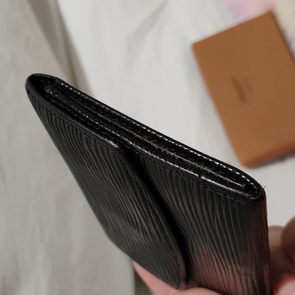 SALE! Authentic Louis Vuitton Black Epi Coin & Card Purse Vintage Wallet Unisex - Picture 4 of 13